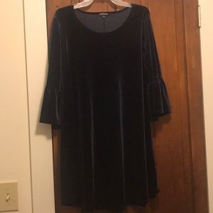 Navy Blue Velvet Bell-Sleeve Dress
